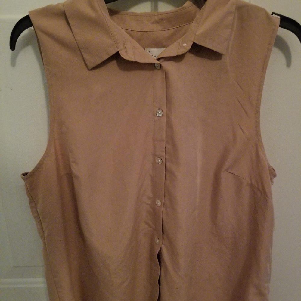 Brown/tan sleeveless button down. Large